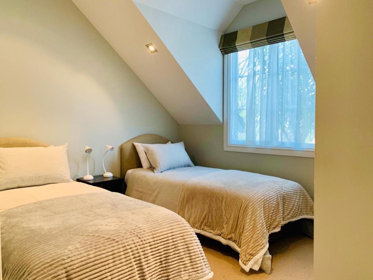 Tinkerbell Cottage 2-4 Bedroom- Russell Cottages Collection Экстерьер фото
